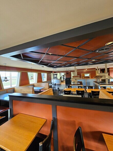 More Photos Of W156N8420 Pilgrim Rd, Menomonee Falls Fast Food For Sale