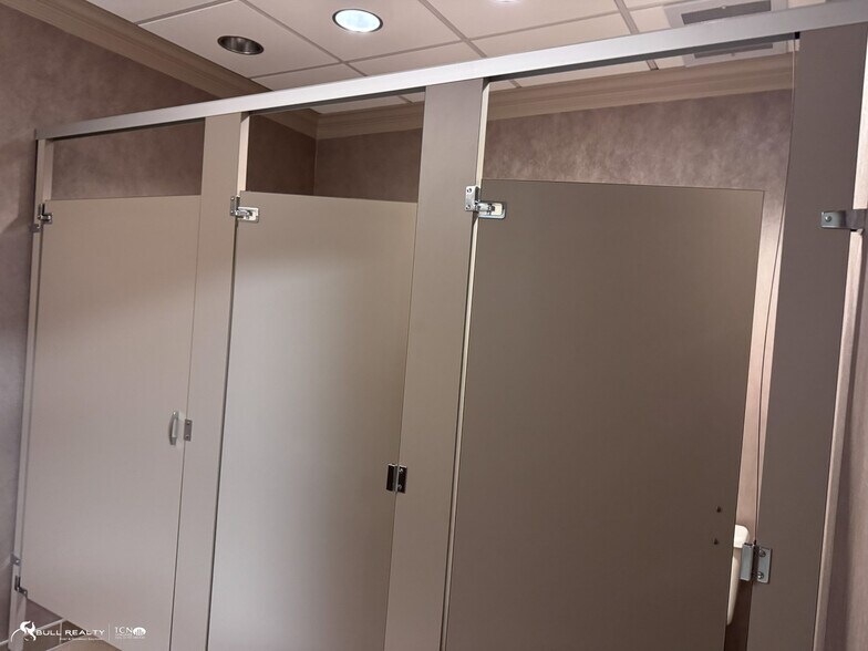 More Photos Of 3495 Holcomb Bridge Rd, Peachtree Corners Office For Sale