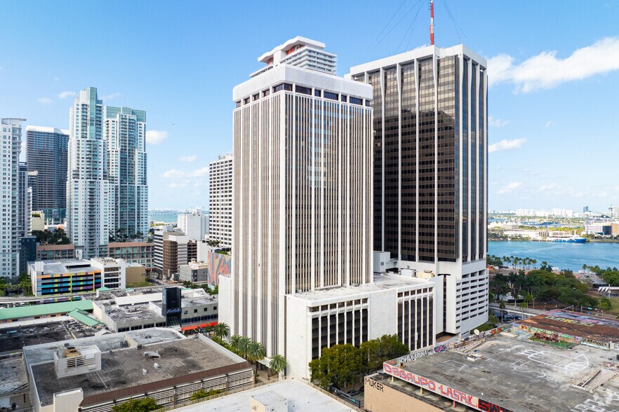 More Photos Of 1 SE 3rd Ave, Miami Office For Lease