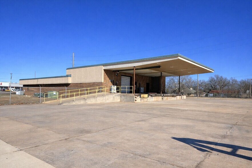 More Photos Of 1701 E 1st St, Chandler Office For Lease