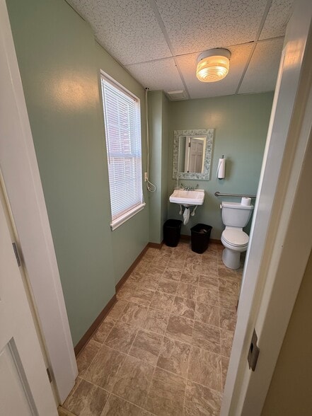 More Photos Of 11-22 Regency Plz, Glen, Glen Mills Office For Lease