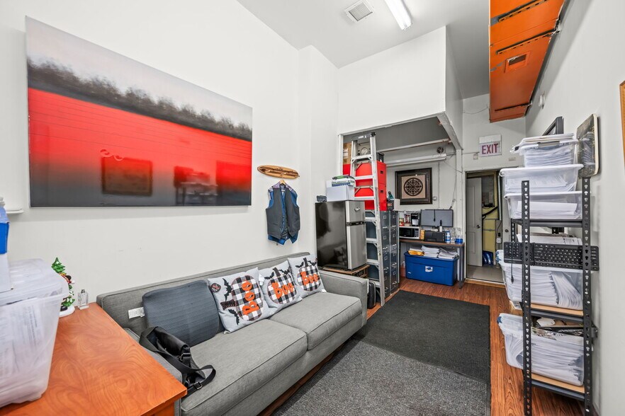 More Photos Of 2822 N Milwaukee Ave, Chicago Storefront Retail Residential For Sale