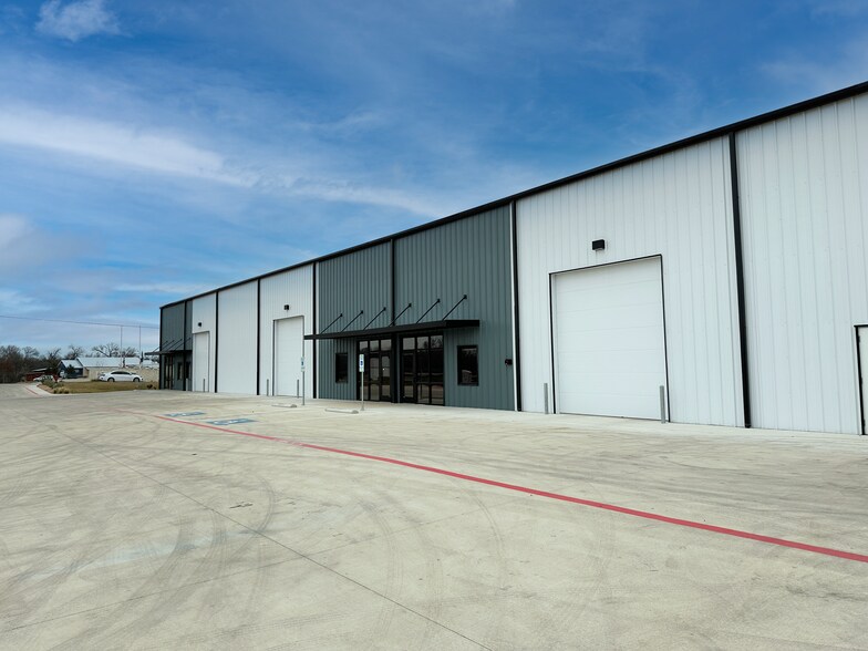 More Photos Of 216 Benelli, Round Rock Warehouse For Lease