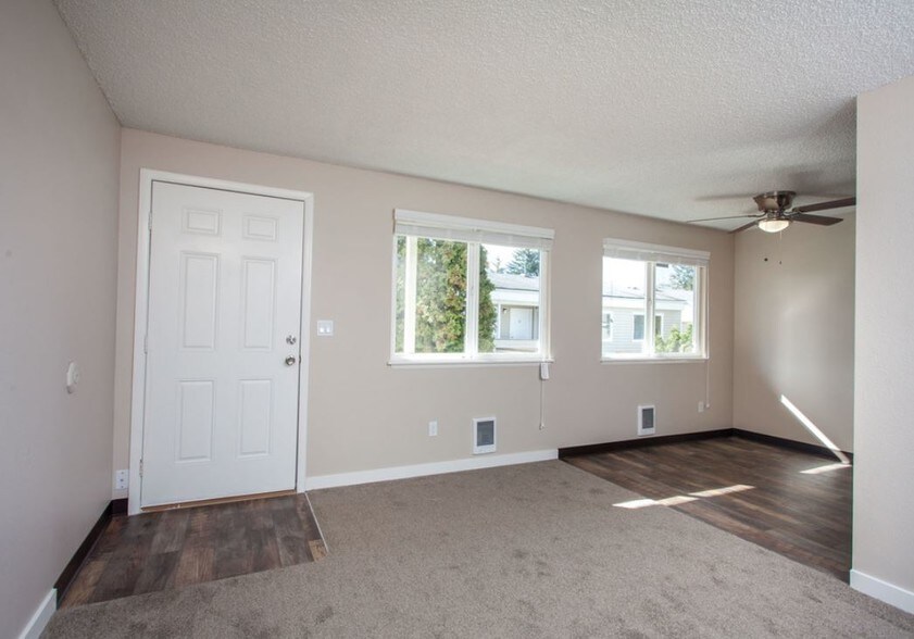 More Photos Of 12712 C St S, Tacoma Apartments For Sale