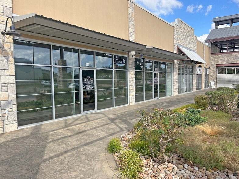 More Photos Of 333 US HWY 290 E, Dripping Springs Unknown For Lease