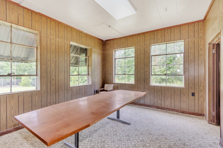 More Photos Of 121 Trotter Industrial Ln, Saluda Warehouse For Lease