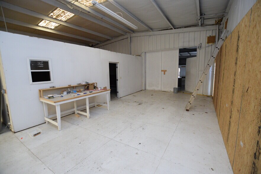 More Photos Of 2175 W Choctaw St, Tahlequah Light Distribution For Sale
