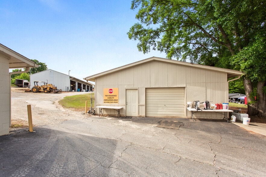 More Photos Of 245 Welpine Rd, Pendleton Warehouse For Lease