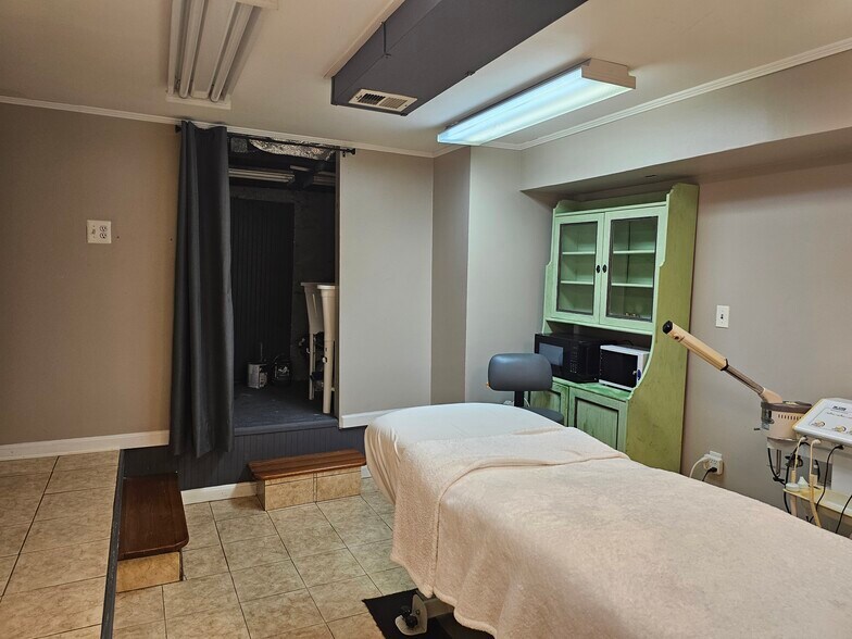 More Photos Of 208 N Washington St, Alexandria Storefront Retail Office For Lease