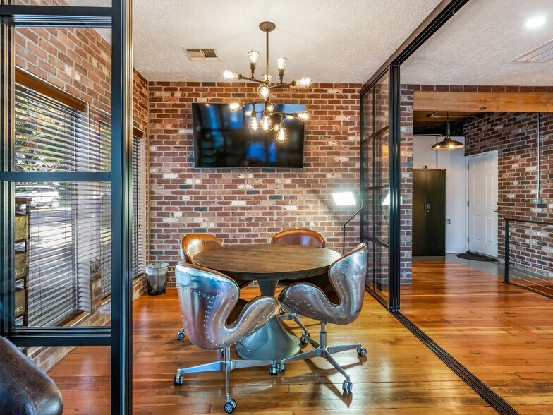 More Photos Of 2917 Washington St, Vancouver Storefront Retail Office For Sale