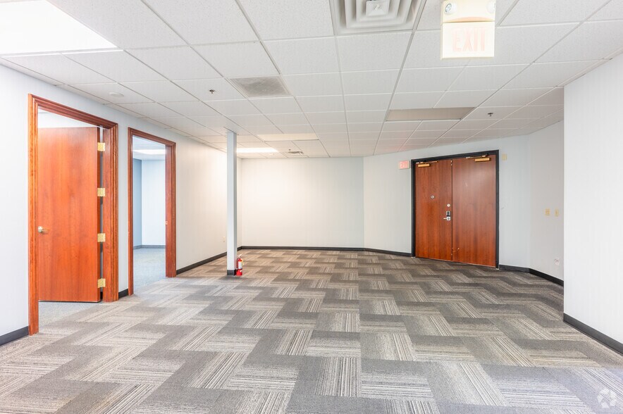 More Photos Of 9525 Hillwood Dr, Las Vegas Office For Lease
