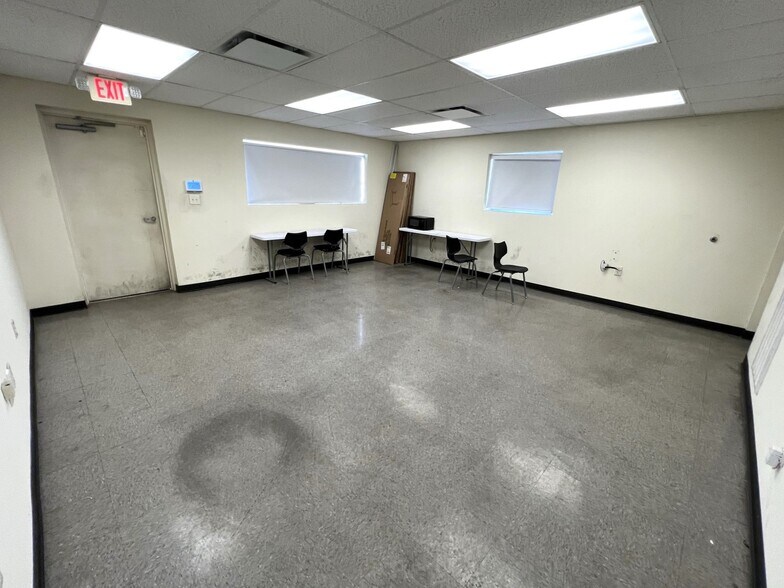 More Photos Of 2240-2250 Toomey Ave, Charlotte Warehouse For Sale