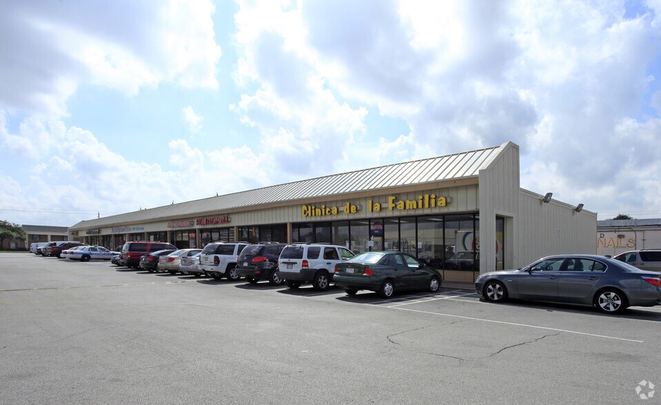 More Photos Of 5900-5990 Renwick Dr, Houston Unknown For Lease