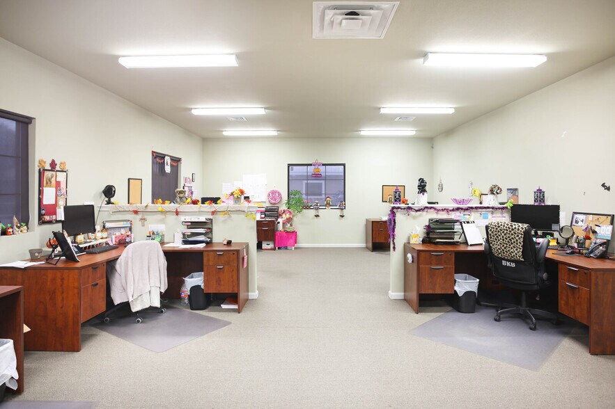 More Photos Of 8860 Oakland Rd, San Antonio Office For Sale