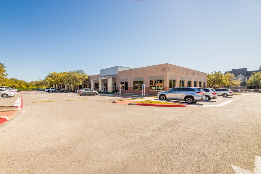 More Photos Of 300 E Sonterra Blvd, San Antonio Unknown For Lease