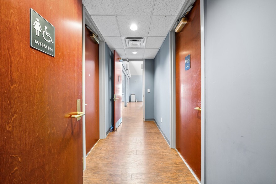 More Photos Of 112 Center Ct, Clarksville Office Residential For Sale