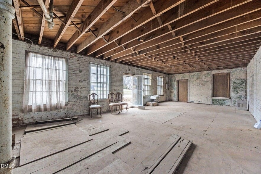 More Photos Of 1300 College St, Oxford Flex For Sale