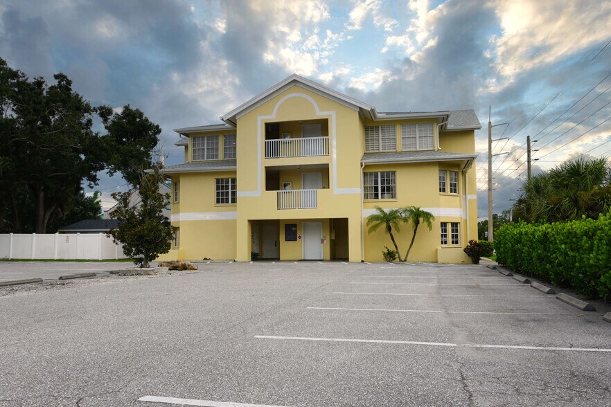 More Photos Of 1617 S Tuttle Ave, Sarasota Medical For Sale