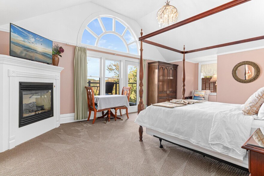 More Photos Of 305 River St, Osceola Hospitality For Sale