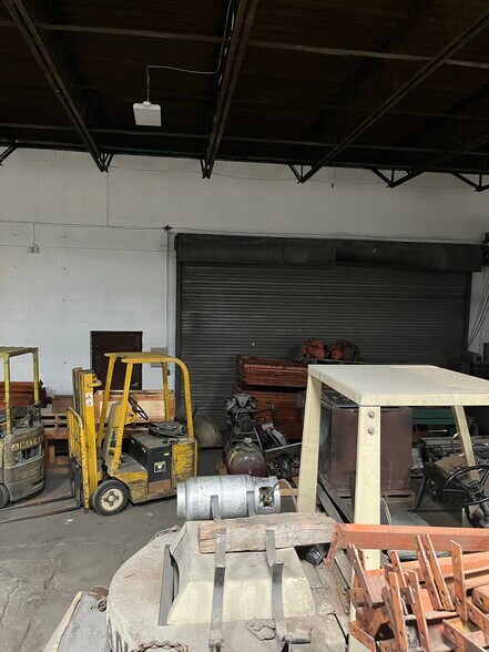 More Photos Of 12 Lehigh St, Providence Service For Lease