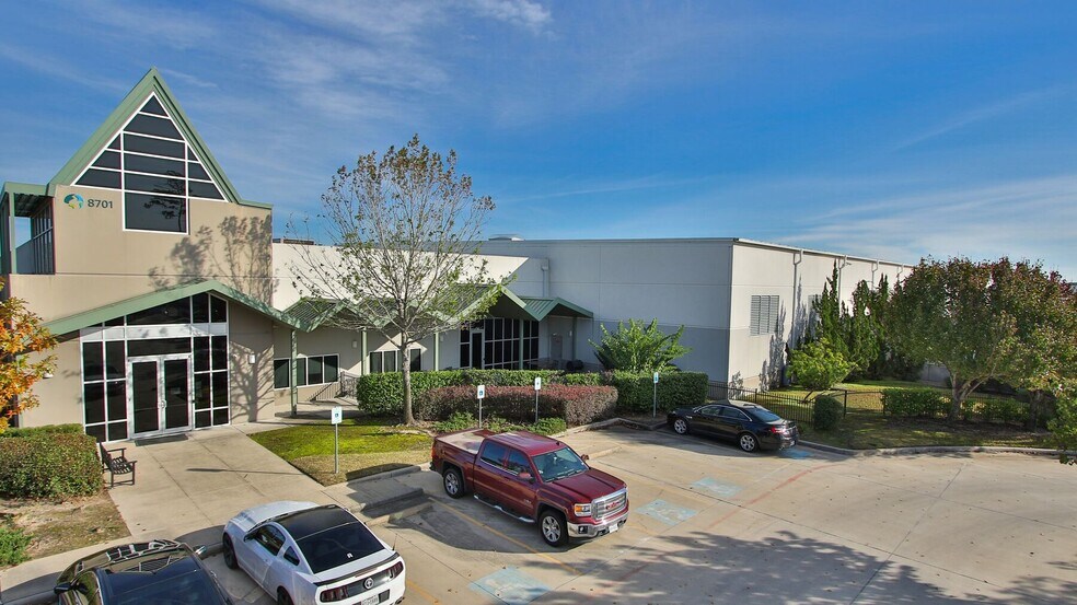 Primary Photo Of 8701 Warehouse Center Dr, Humble Warehouse For Lease