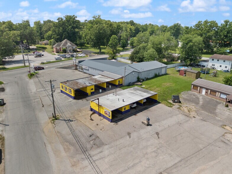 More Photos Of 756 Lakeshore Dr, Scottsburg Flex For Sale