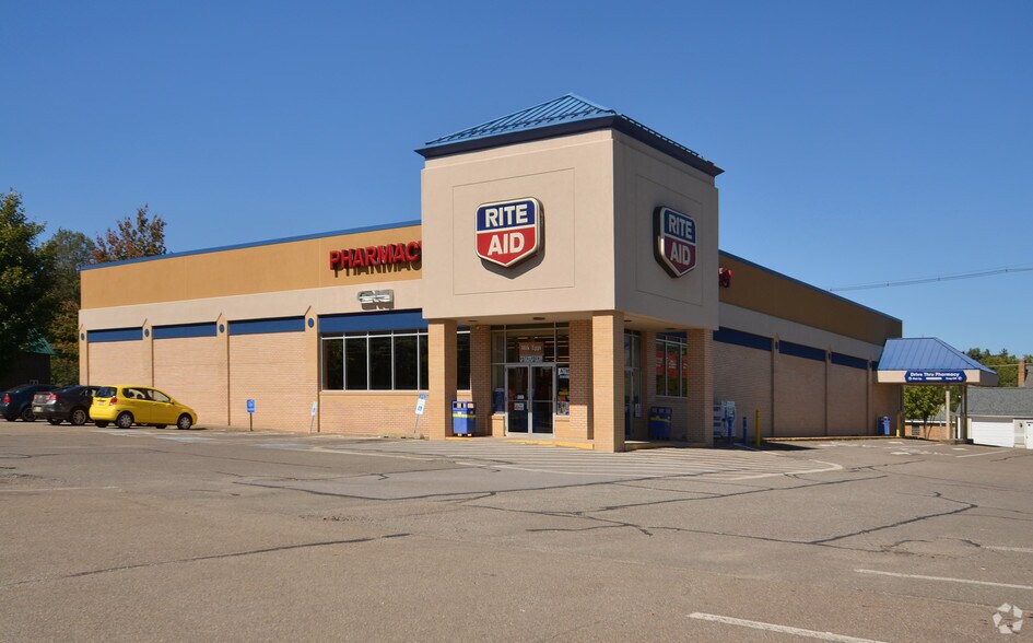 Primary Photo Of 827 N Center St, Corry Drugstore For Lease