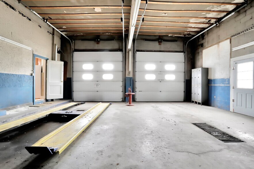 More Photos Of 9604 S Congress St, New Market Office For Sale