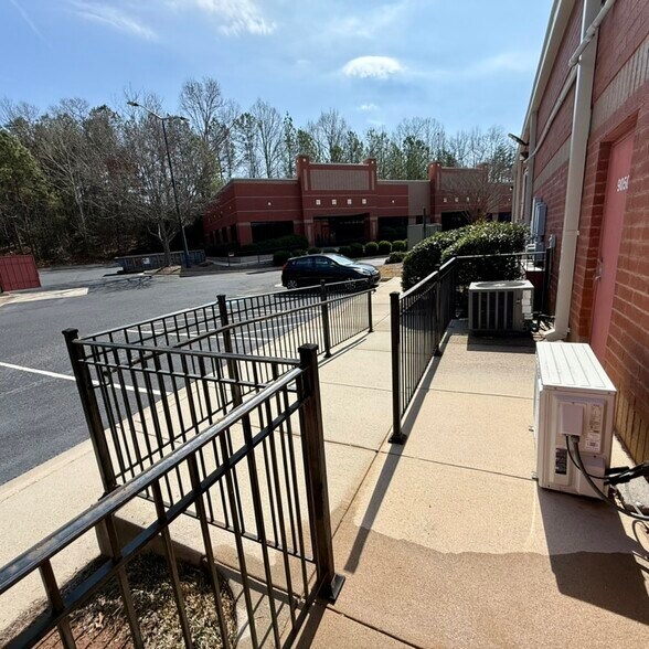 More Photos Of 9000 Peridot Pky, Stockbridge Unknown For Lease