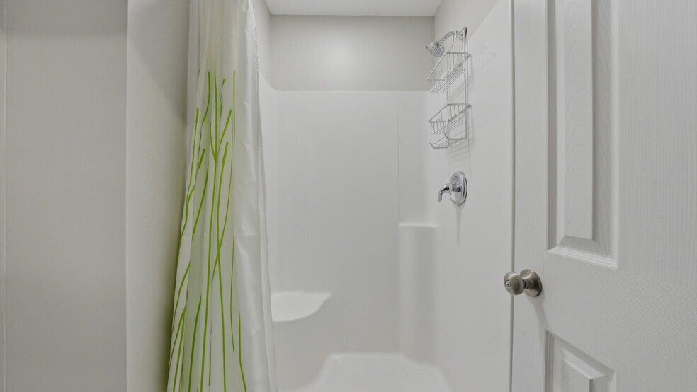 More Photos Of 2450 NW Lowenstein Dr, Lee's Summit Flex For Sale