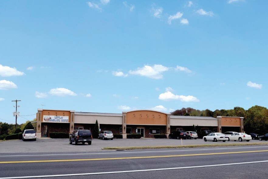 More Photos Of 875 Union St, Shelbyville Storefront Retail Office For Lease