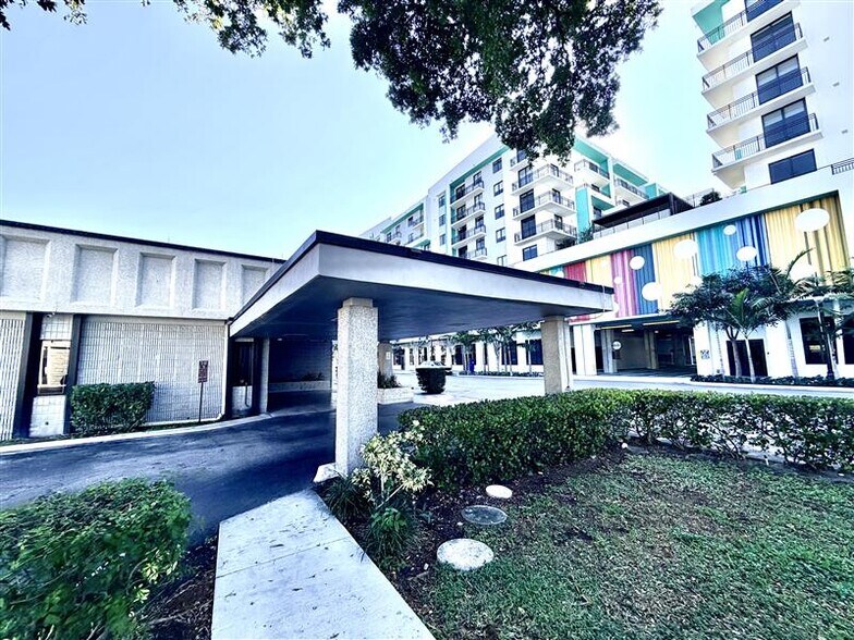 More Photos Of 2021 Tyler St, Hollywood Office For Lease