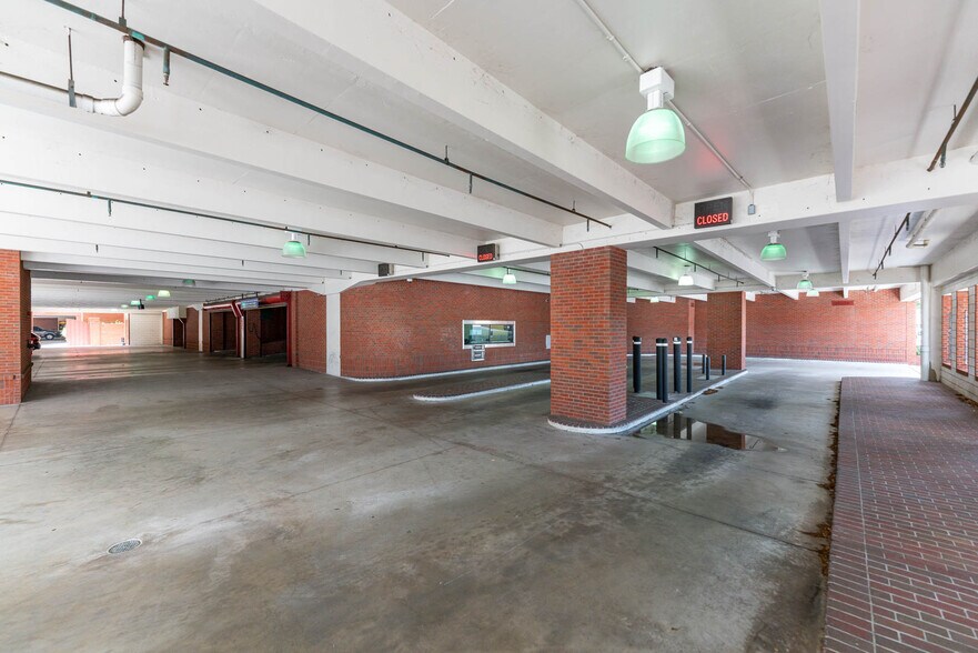 More Photos Of 1800 2nd St, Sarasota Office Residential For Lease