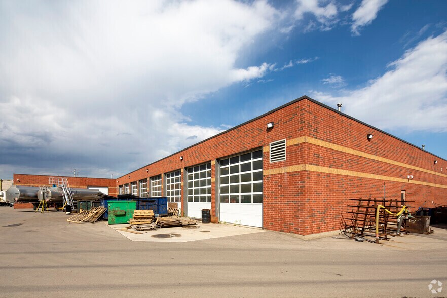 More Photos Of 6950 Tomken Rd, Mississauga Truck Terminal For Sale