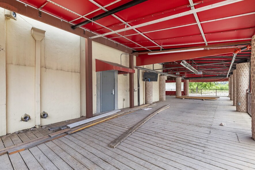 More Photos Of 24116 W Interstate 10, San Antonio General Retail For Sale