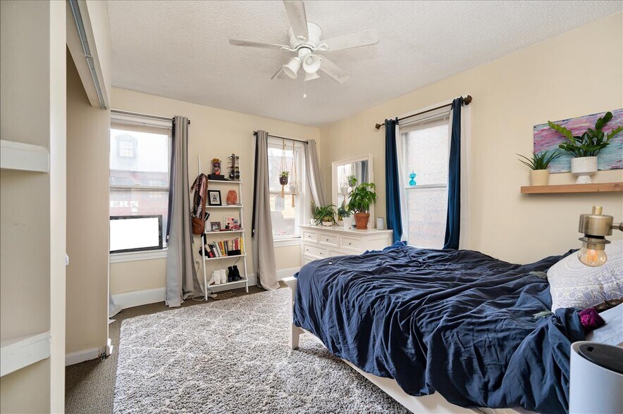 More Photos Of 32 West St, Annapolis Storefront Retail Residential For Sale