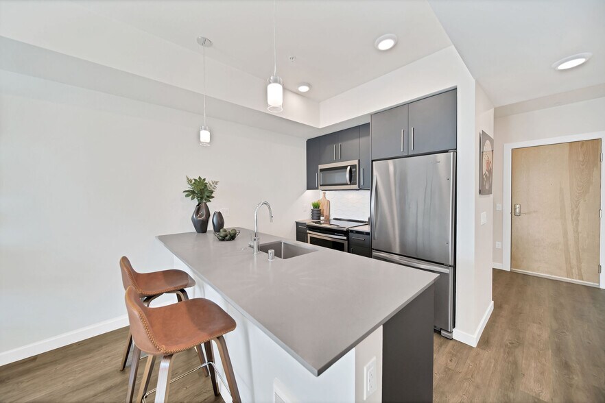 More Photos Of 11811-11821 NE 128th St, Kirkland Multifamily For Sale