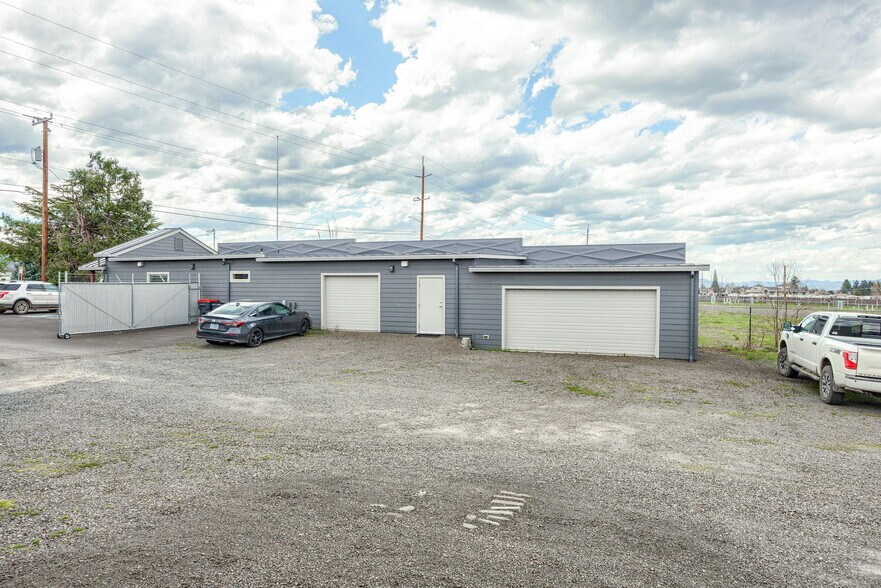 More Photos Of 3847 S Pacific Hwy, Medford General Retail For Sale