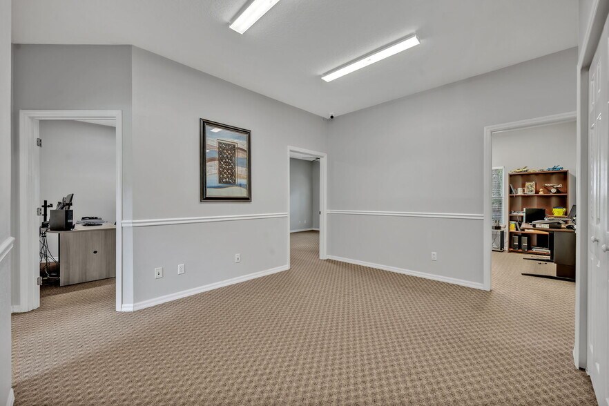More Photos Of 820 Clark St, Oviedo Office For Sale