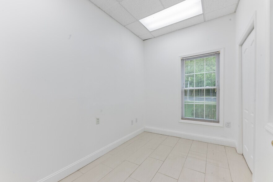 More Photos Of 32 Jefferson Plz, Princeton Medical For Sale