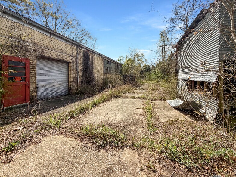 More Photos Of 206 E 2nd St, Deridder Industrial For Sale