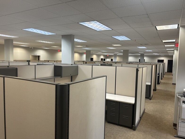 More Photos Of 13528 Prestige Pl, Tampa Loft Creative Space For Lease