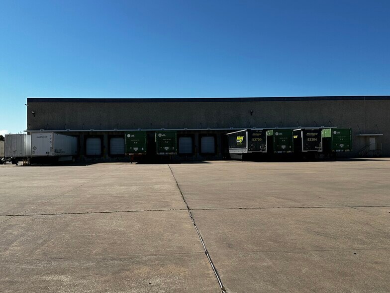 More Photos Of 3500 Flanders Dr, Ardmore Distribution For Lease