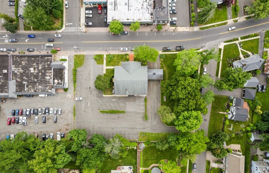 More Photos Of 855 Mountain Ave, Mountainside Bank For Lease