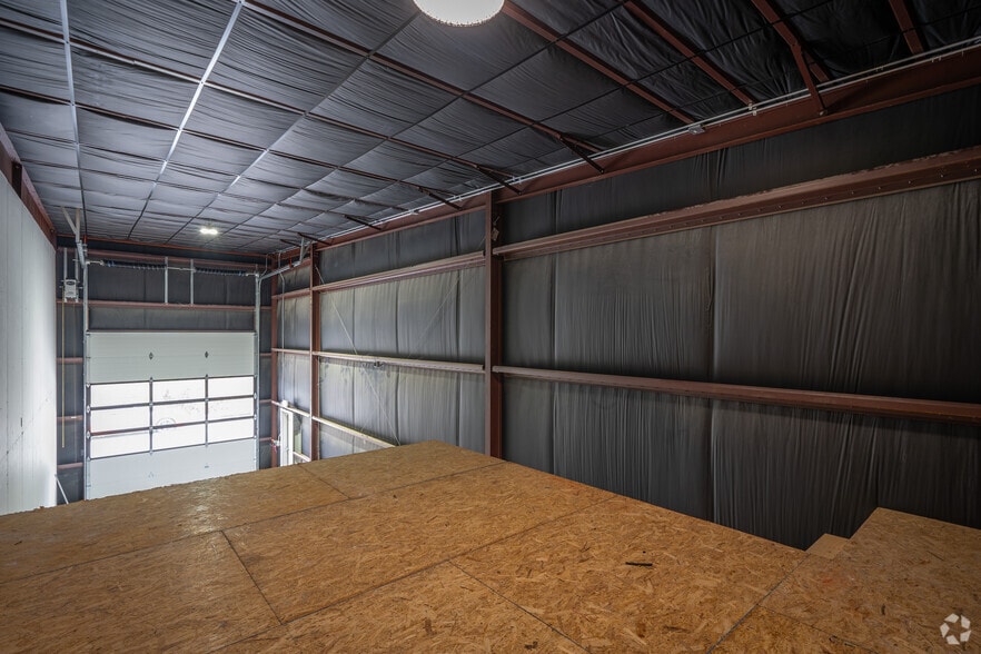 More Photos Of 17214 Huffmeister Rd, Cypress Showroom For Sale