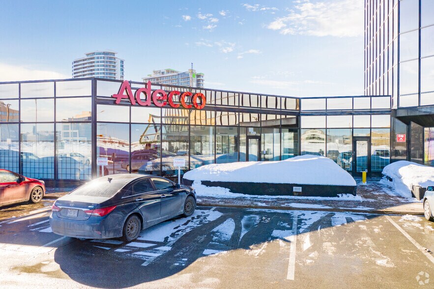 More Photos Of 2500 Boul Daniel-Johnson, Laval Office For Lease