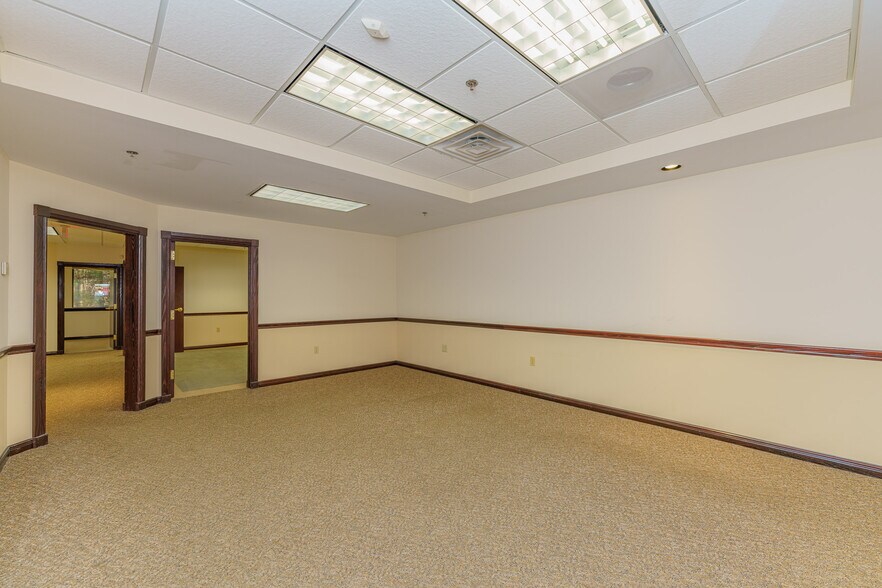 More Photos Of 10 Maxwell Dr, Clifton Park Medical For Lease