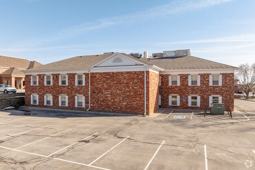 More Photos Of 13930 Gold Cir, Omaha Office For Lease