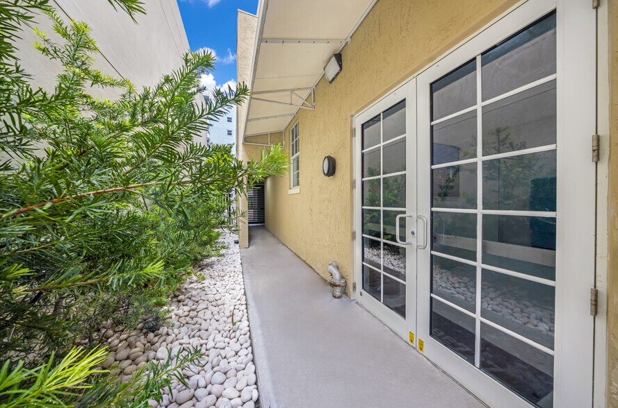 More Photos Of 727 Collins Ave, Miami Beach Apartments For Sale