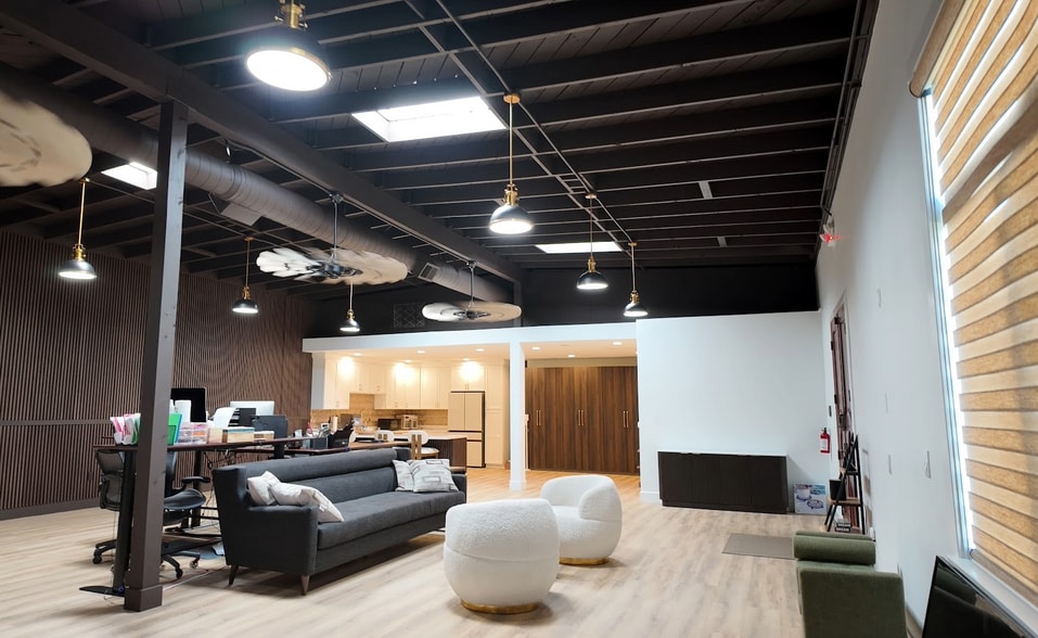 More Photos Of 2150 Newport Blvd, Costa Mesa Flex For Sale